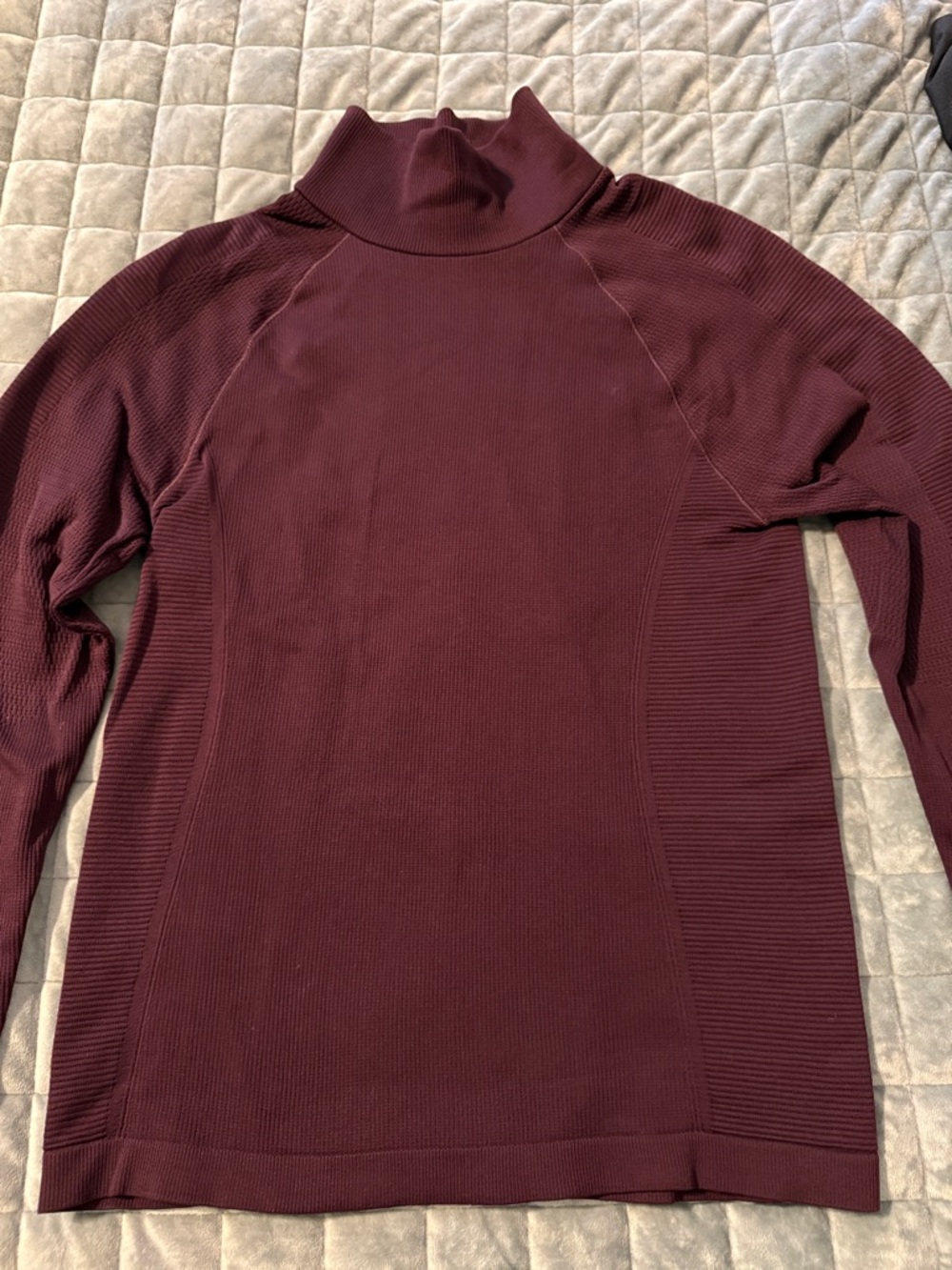 Athleta Women's Small Long Sleeve Turtleneck Running Top - Burgundy